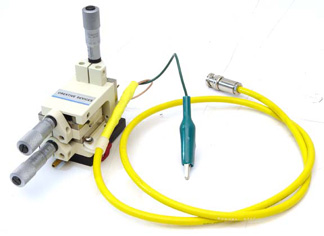 CREATIVE DEVICES 3-AXIS MICROPOSITIONER, VACUUM BASE
