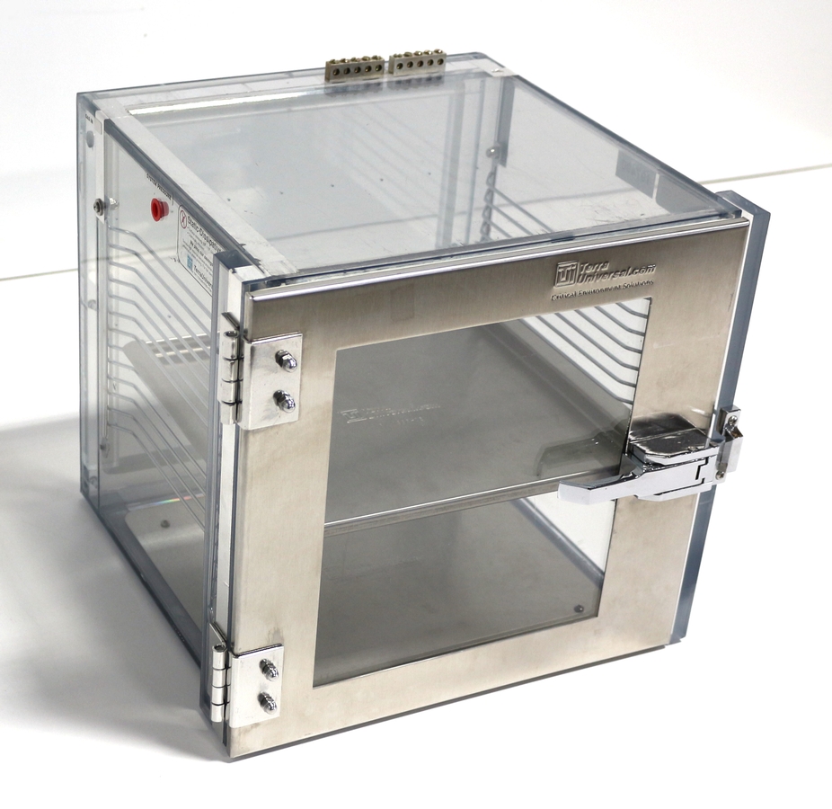 https://www.4semi.com/clientresources/107/108/72/572/197490-3-Terra-Universal-3950-21A-Adjust-A-Shelf-Desiccator-2a.jpg